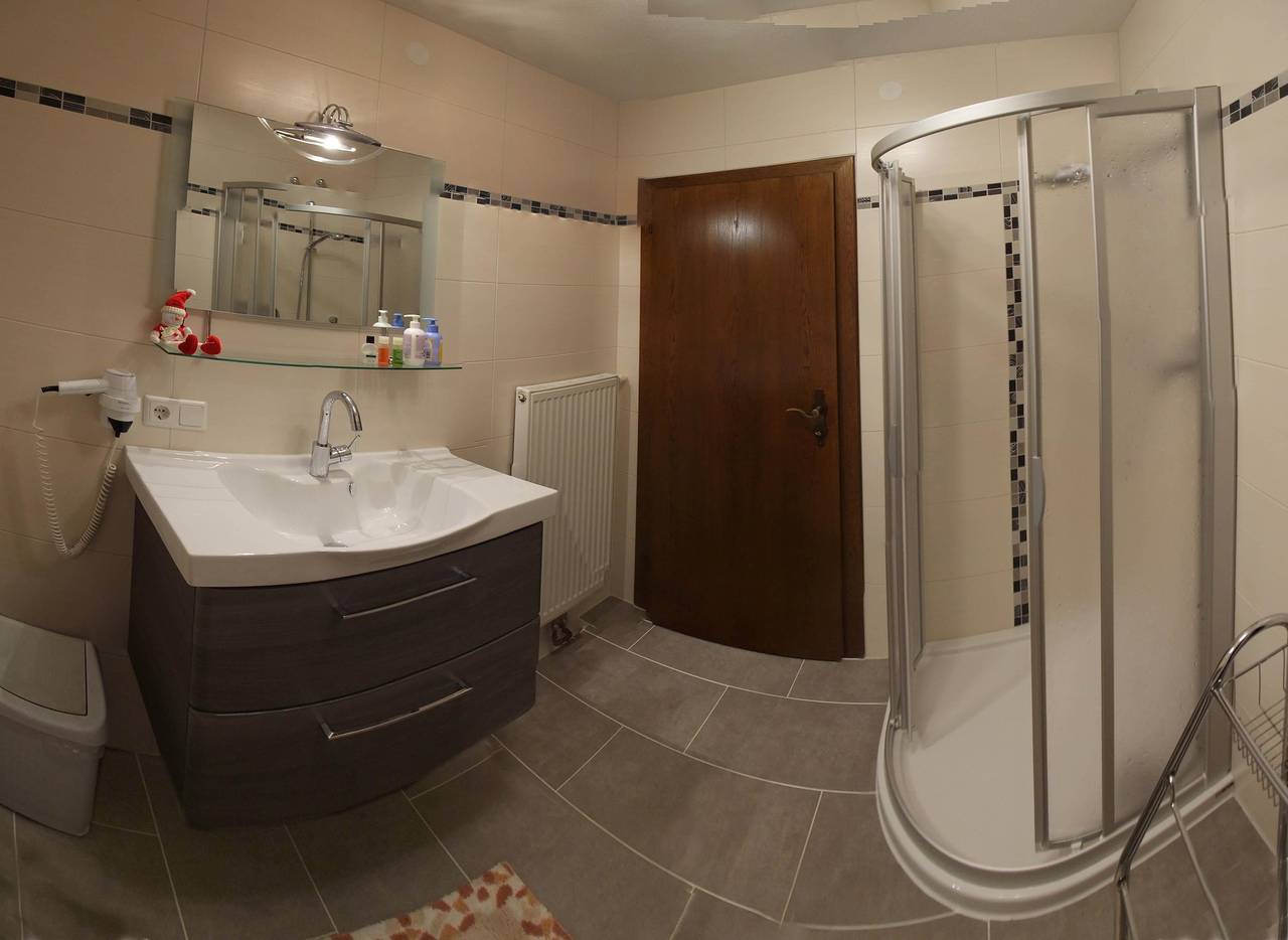 Ganze Ferienwohnung, Apartment/3 Schlafräume/Bad, Wc in Aschau im Zillertal, Bezirk Schwaz