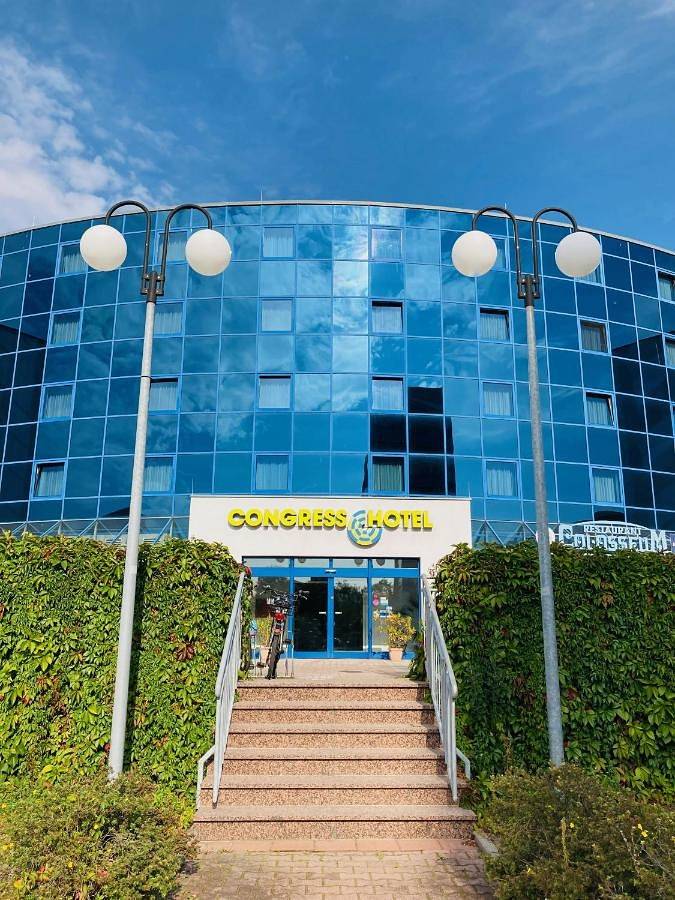 Hotel, mit Terrasse und Sauna in Hoyerswerda