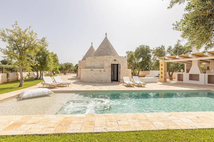 Agriturismo per 4 persone, con terrazza e giardino nonché idromassaggio in Carovigno