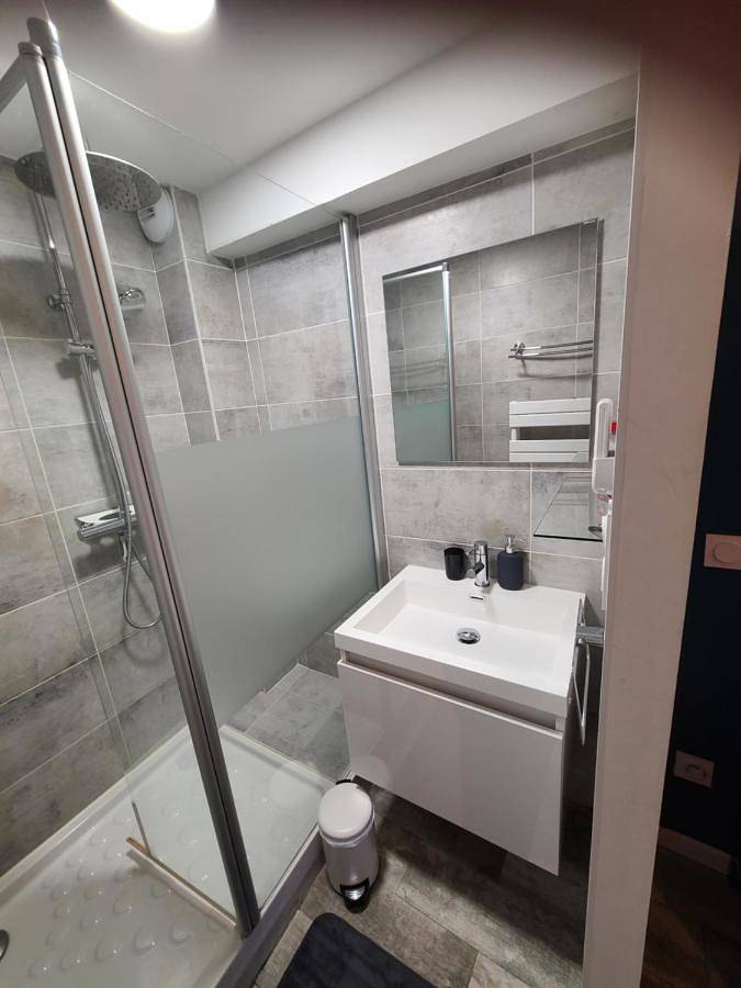 Appartement entier, Two-Bedroom Apartment in Saint-Alban-Leysse, Région de Chambéry