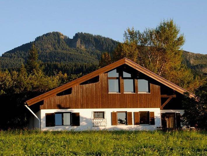 Luxus-Ferienhaus für 11 Personen, mit Balkon und Terrasse sowie Garten und Pool in Nesselwang