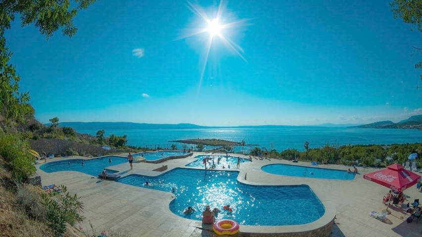 Ferienpark für 5 Personen, mit Garten und Pool sowie Kinderpool und Ausblick, mit Haustier in Kroatien