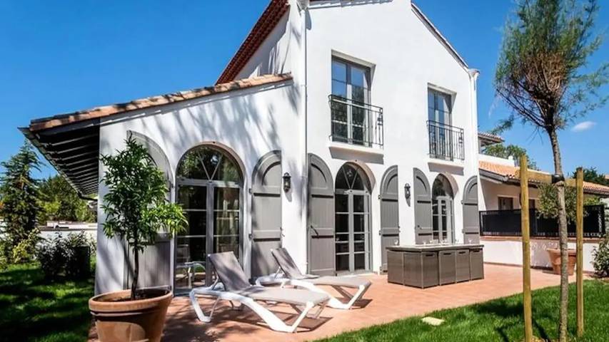 Gîte pour 9 personnes, avec terrasse dans Plage La Milady - 3