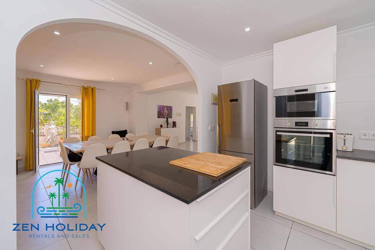 Villa Reyets 4 bed 3 bath Private Pool in Busot, Costa Blanca