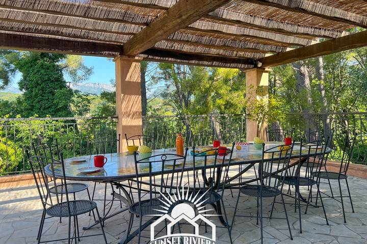 Location de vacances pour 10 personnes, avec terrasse ainsi que piscine et jardin à Le Rouret - 2