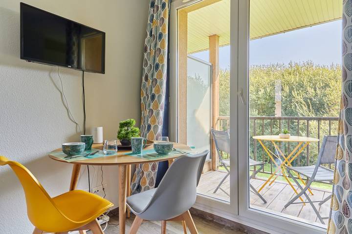 Gîte pour 2 personnes, avec piscine et balcon, adapté aux familles à Équemauville - 2