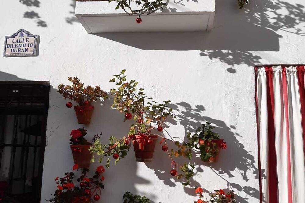 Fantastic 4 bedroom House private pool on G7 30 mins to Granada and the beach in Albuñuelas, Provincia de Granada