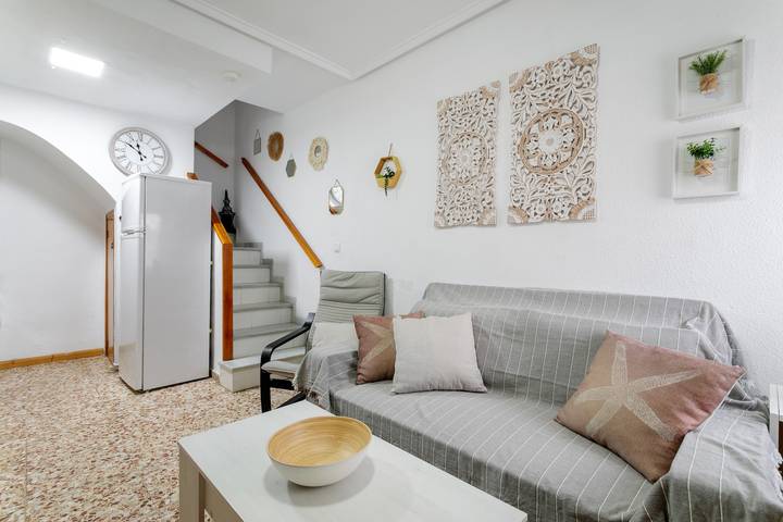 Apartamento entero, Apartamento 'Altea 16 en Santa Pola' con terraza privada, Wi-Fi y aire acondicionado in Platja Llisa (Santa Pola), Santa Pola