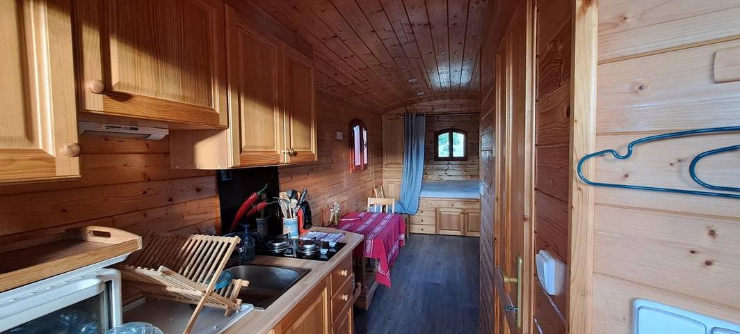 Gîte pour 3 personnes, avec jardin ainsi que sauna et jacuzzi, animaux acceptés à Bourbon-Lancy - 2