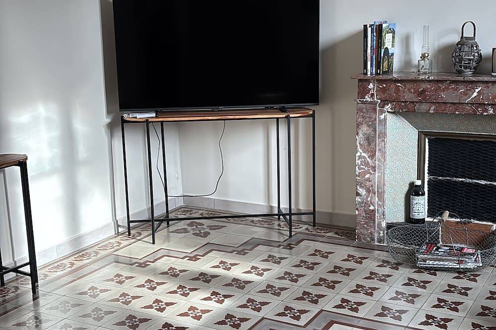 Charming Provencal farmhouse with swimming pool and jacuzzi - sleeps up to 8 🌿☀️ in Loriol-du-Comtat, Vaucluse