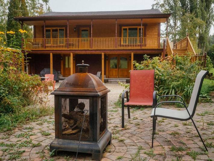 Gîte pour 2 personnes, avec vue sur le lac ainsi que vue et jardin dans Sainte-Rose-du-Nord - 2