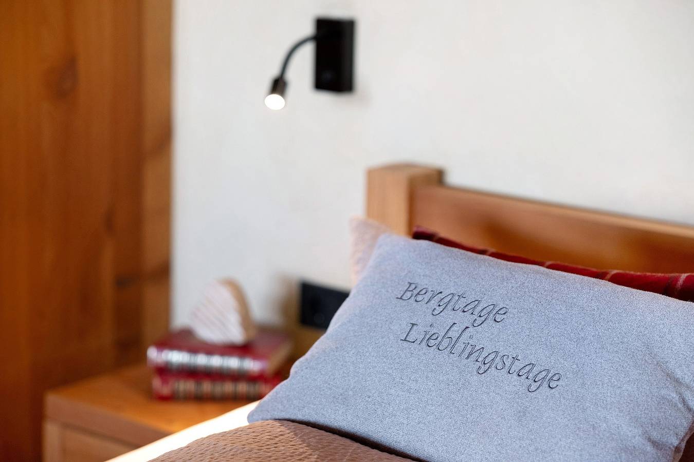 Entire studio, Studio 'Röfen Mittelröfen' with Mountain View, Shared Terrace and Wi-Fi in Schlinig, Mals