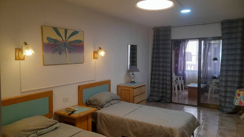 Holiday rental for 2 people, with balcony and pool in Los Cristianos