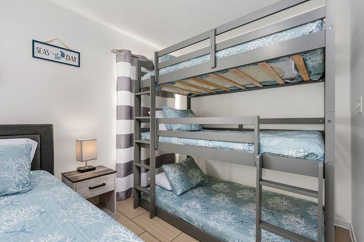 Vacation house for 11 people, with yard in Miramar Beach