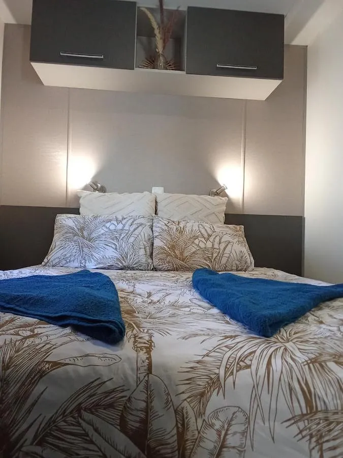Tienda para 6 personas, con jardín además de piscina y vistas - 1