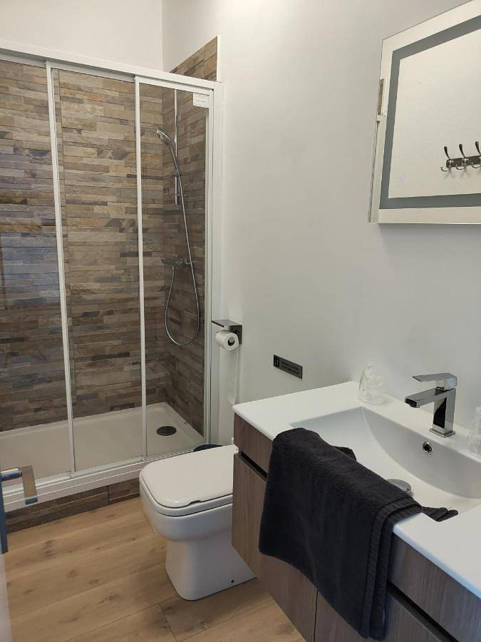 Hôtel pour 3 personnes, avec terrasse dans Lac de Chaumeçon - 4