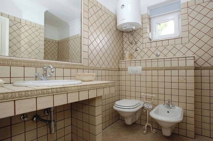 Villa pour 12 personnes, avec jardin et jacuzzi, animaux acceptés à Solin - 2