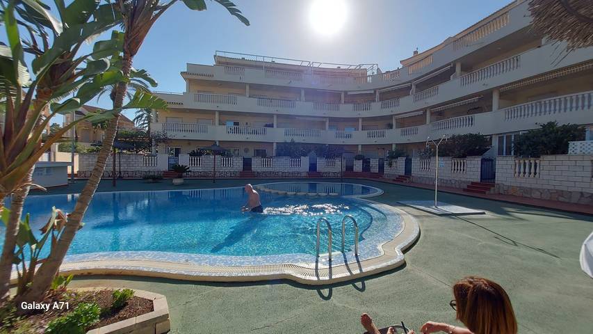 Apartamento entero, Apartamento 'Apto La Kalma Denia Las Marinas' con piscina compartida, Wi-Fi y aire acondicionado in El Palmar, Costa Blanca