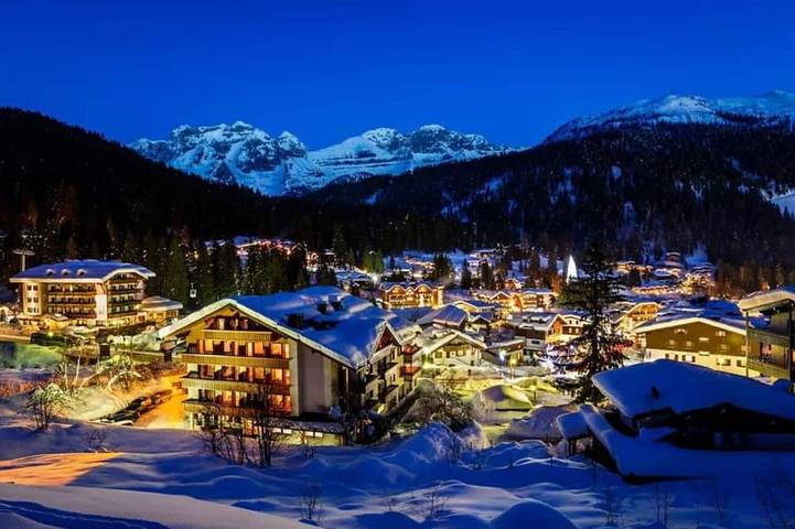 Appartement entier, Luxury Chalet Sky-Loft Campiglio Dolomites View with Parking in Madonna di Campiglio, Comune di Pinzolo