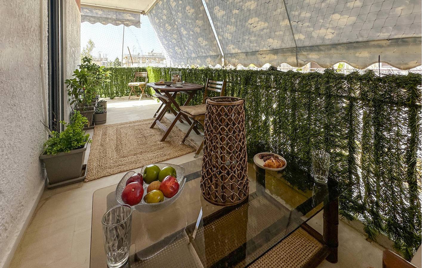 Entire vacation apartment, Beachfront Apartment with Garage & Terrace, WiFi in Anavyssos, East coast of the Attika region