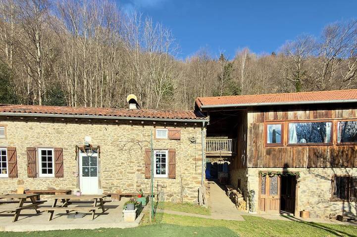 Gîte pour 15 personnes, avec jardin à Sengouagnet