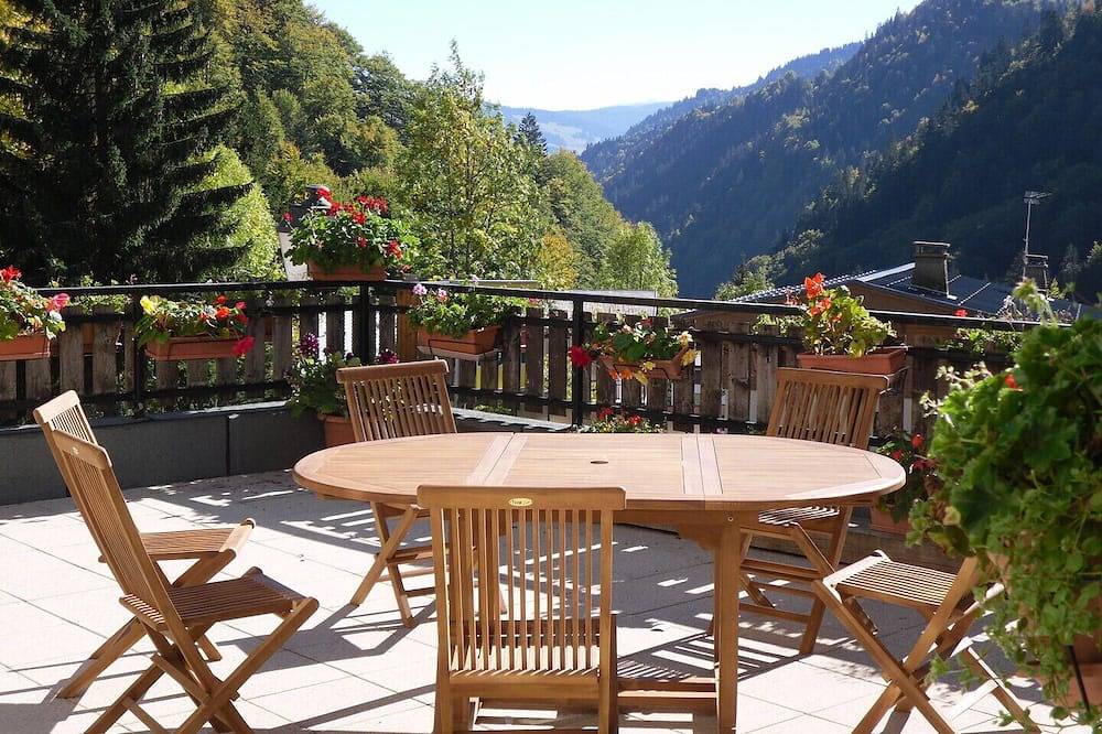 Entire apartment, Gite Le Fournil Des Aravis (8personnes) in La Giettaz, Albertville region