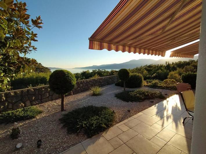 Ferienhaus für 8 Personen, mit Balkon und Terrasse sowie Garten und Ausblick in Rijeka - 4