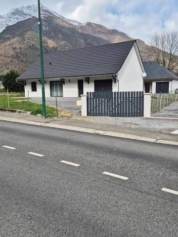 Location de vacances pour 8 personnes, avec jardin et vue à Laruns
