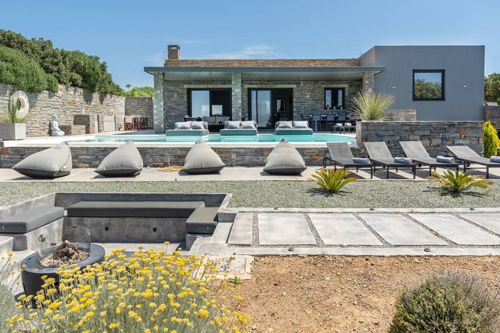 Villa pour 10 personnes, avec Balcon et Jacuzzi ainsi que Jardin et Sauna dans Kea