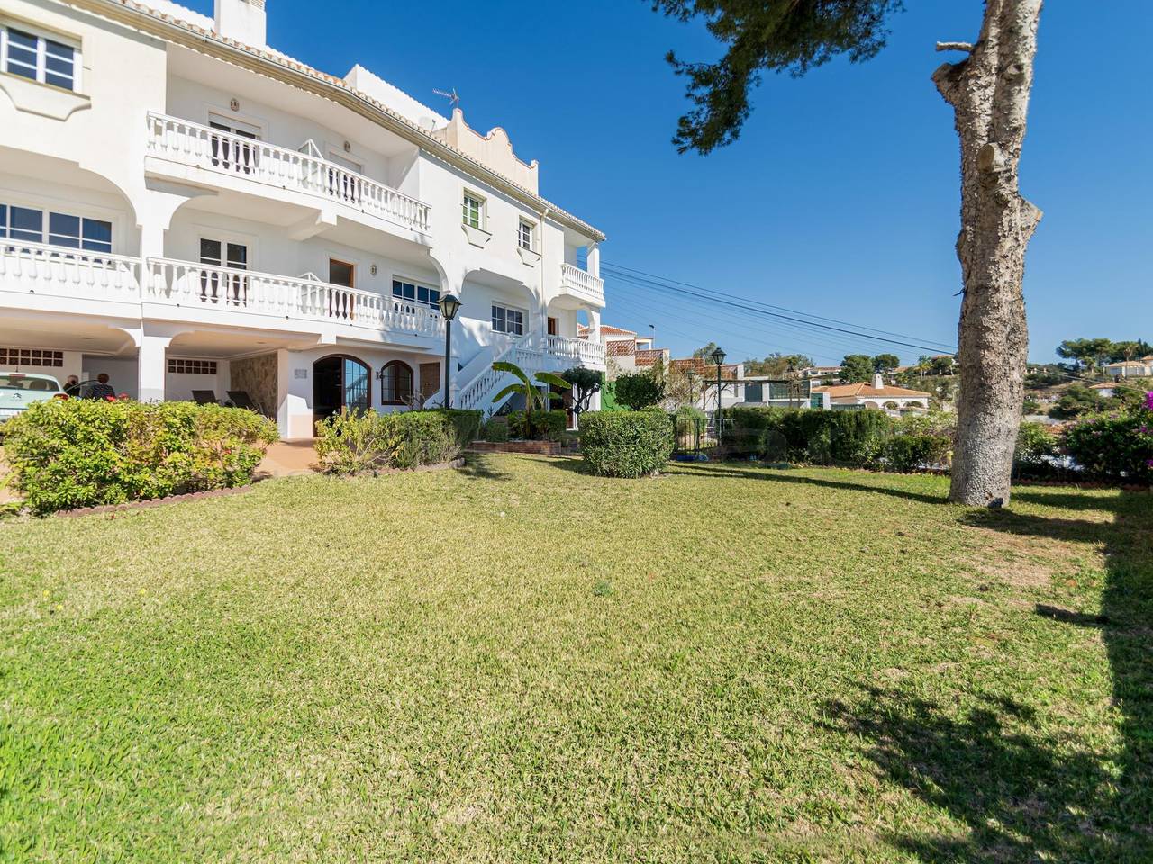 Sea View Apartment with Parking, Pool & Terrace - 100m to Benajarafe Beach in Urbanizacion La Esperanza, Vélez-Málaga