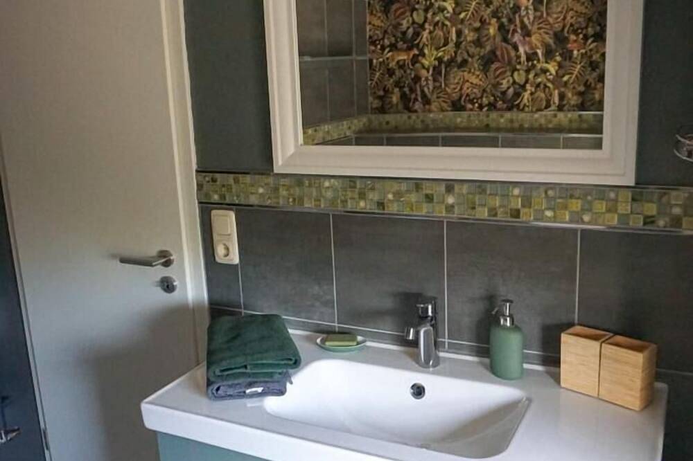 Ganze Wohnung, Ferienwohnung Burghaus 5 – Ihr Wohlfühlort für 4 Personen in Grimersum, Krummhörn