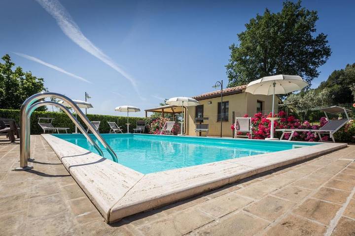 Gîte pour 4 personnes, avec sauna et piscine ainsi que jardin et vue à Bevagna - 3