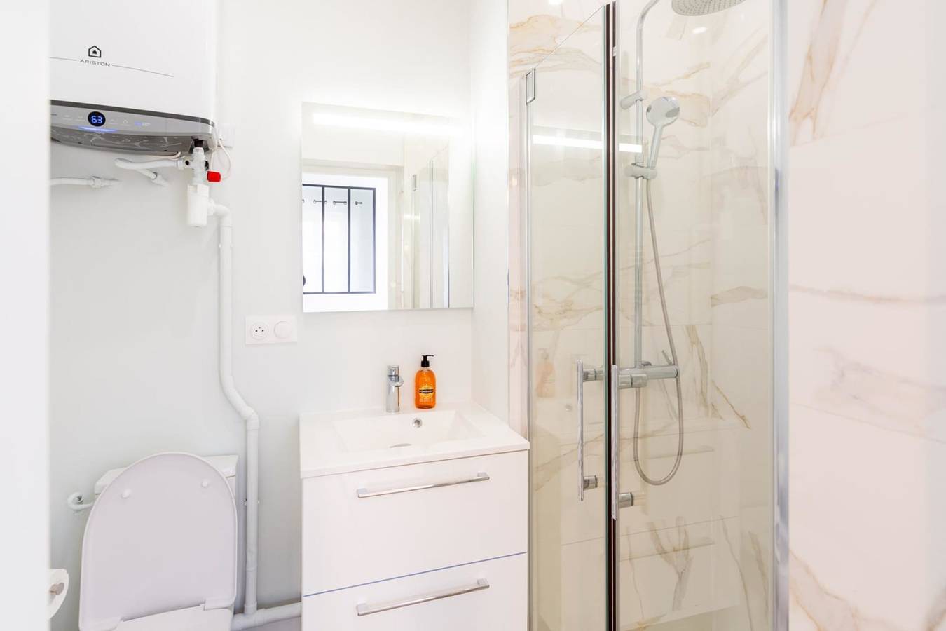 Appartement entier, Pessac : Charmant T2 moderne – Idéal Duo ou Pro in Pessac, Région de Bordeaux