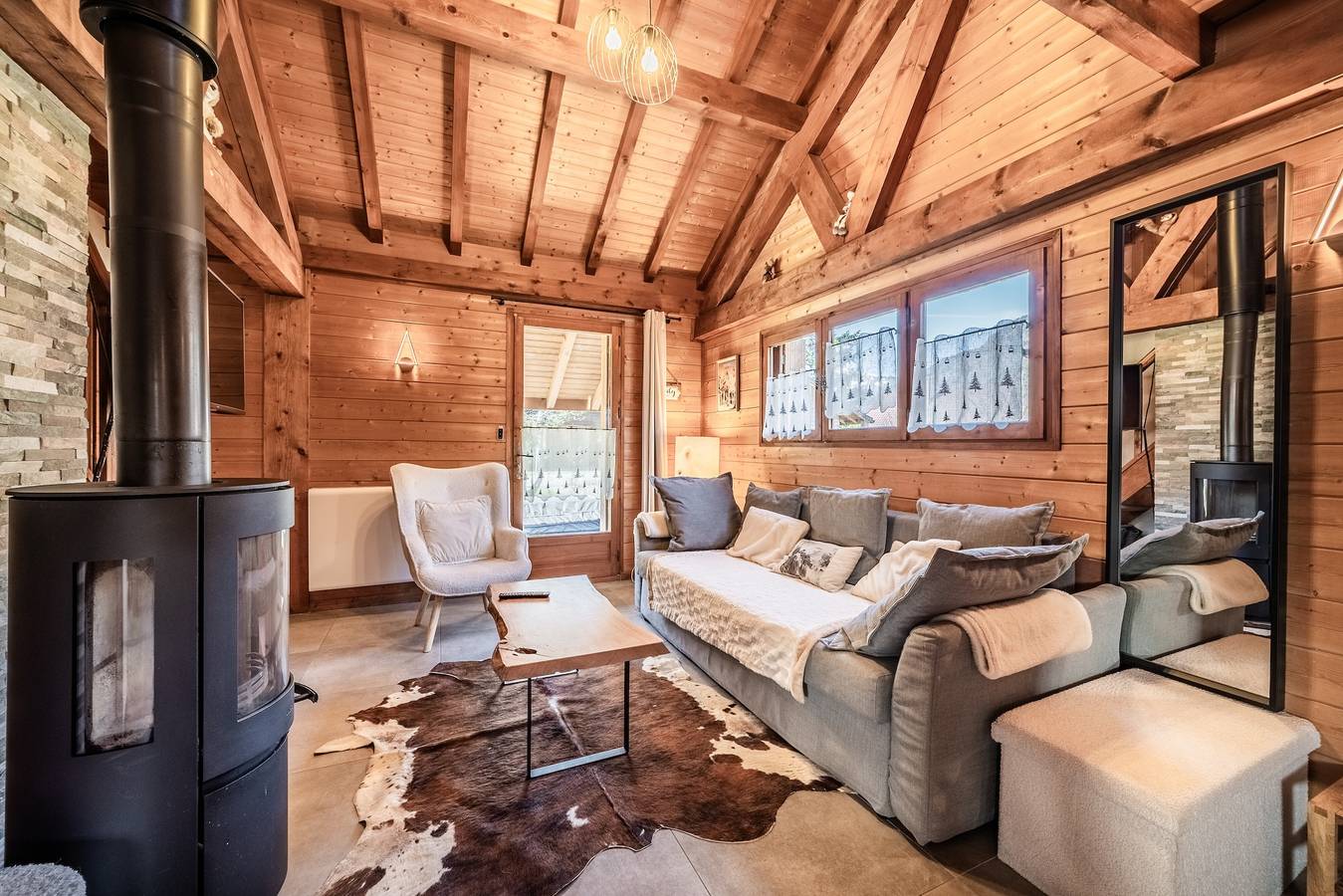 Chalet “6p Premium - Zibeline” with Mountain View, Private Terrace, and Wi-Fi in Verchaix, Bonneville region