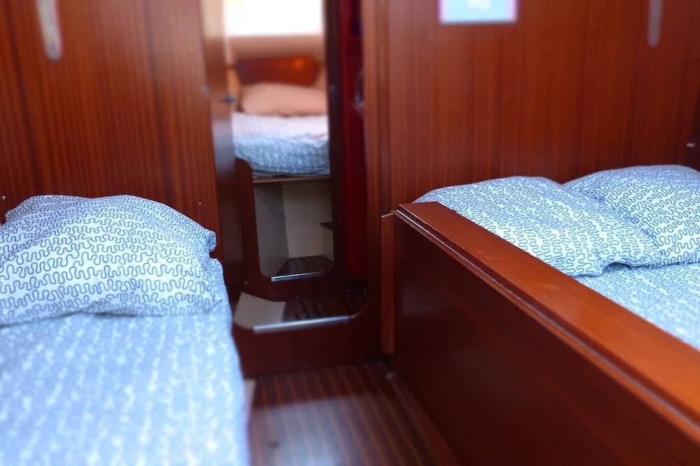 Segelschiff am Kai Insel Porquerolles in Hyeres, Porquerolles