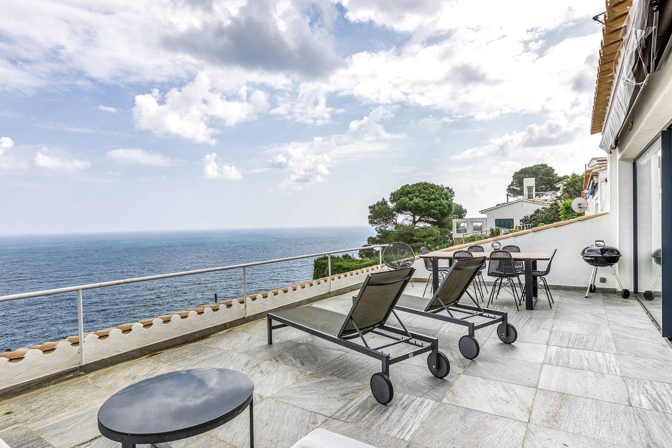 Apartamento entero, Apartamento 'La Terrasse De La Mer 6-Résidence' con vistas al mar, Wi-Fi y aire acondicionado in sa Tuna, Begur