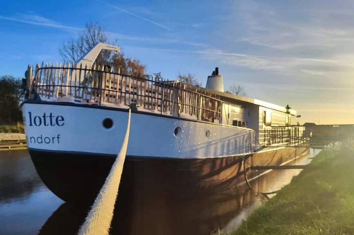 Hausboot für 9 Personen, mit Whirlpool und Terrasse sowie Garten und Sauna in Elbe-Weser