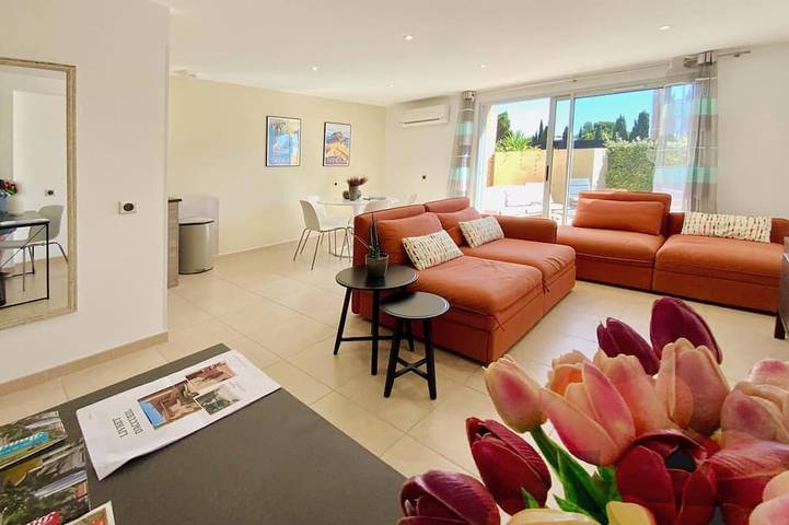 Detached house |50 m from Capelan beach |Climatised |Parking |Private garden in Bandol, Mediterranean Coast (France)