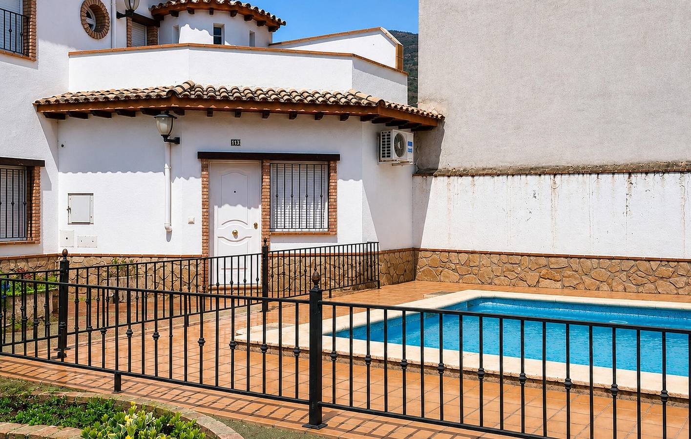 Acogedor apartamento de 2 dormitorios con piscina y terraza, a 200 m del centro de Arroyo Frío in Arroyo Frío, La Iruela
