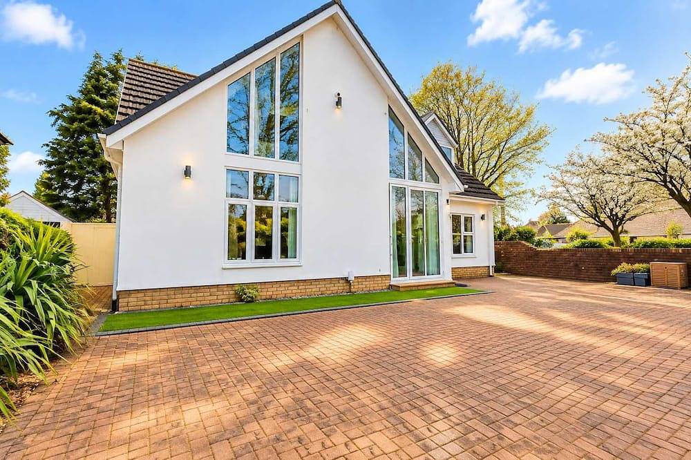 Family Fun Home: Hot Tub, Arcade, Game Room | 6Br in Cardiff, Cardiff und Umgebung