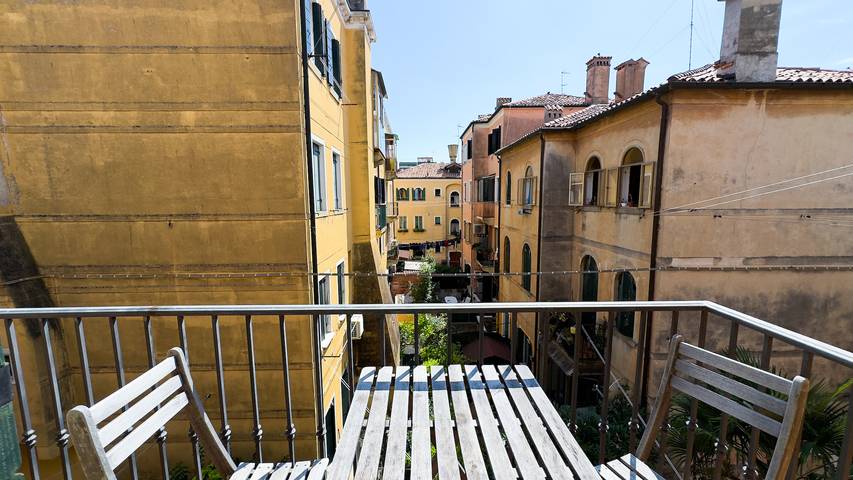 Ferienwohnung für 4 Personen, mit Balkon und Ausblick in Venedig