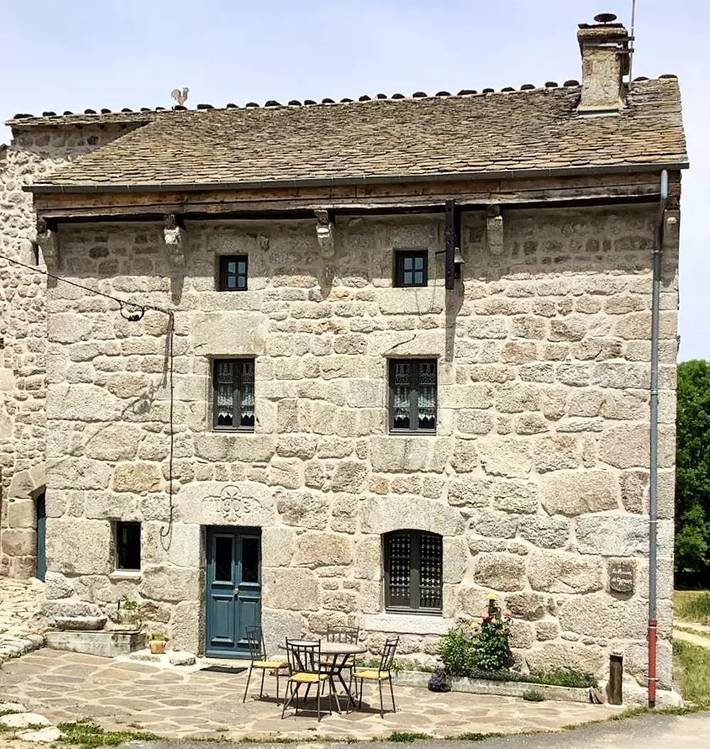 Gîte pour 6 personnes, avec piscine et terrasse, animaux acceptés
