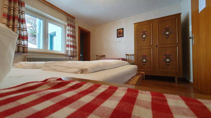 Ganze Ferienwohnung, Doppelzimmer ohne Balkon in Hinterhornbach, Allgäuer Alpen (Österreich)