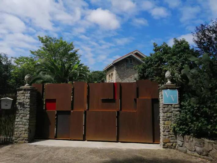 Casa de vacaciones para 6 personas, con balcón además de jardín y vistas en Castrillón