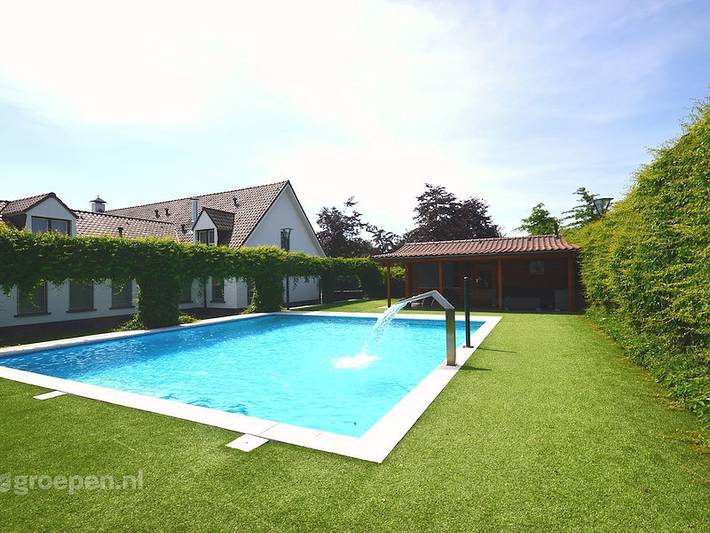 Ferienhaus für 30 Personen, mit Balkon/Terrasse und Whirlpool sowie Terrasse und Garten