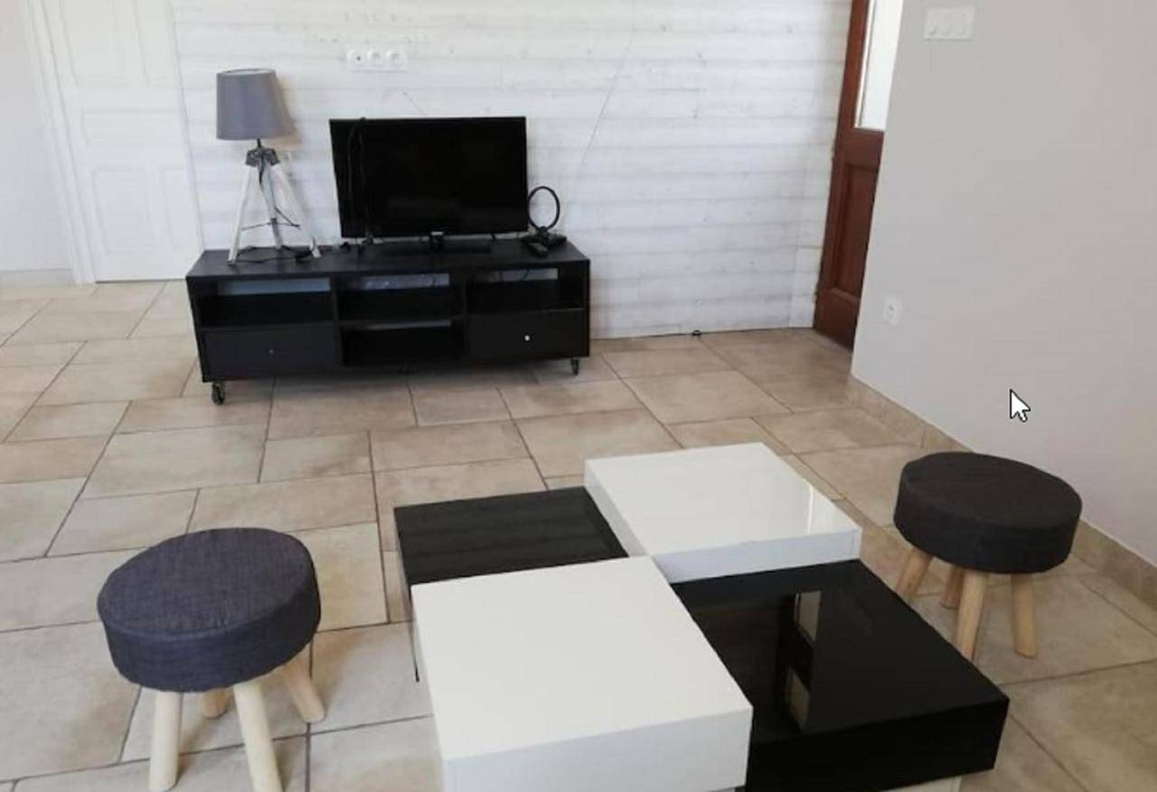 Maison de 100m2 au cœur d'une pension équestre Les Sabots de Nina in Marcollin, Isère