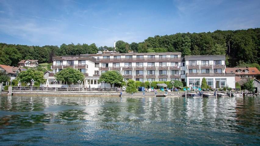 Hotel, mit Balkon und Terrasse sowie Garten und Pool
