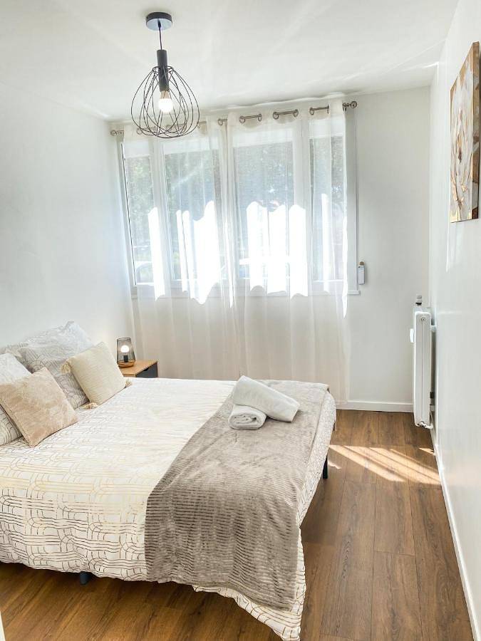 Appartement entier, T3 Moderne avec balcon terrasse et parking gratuit in Niort, Région de Niort