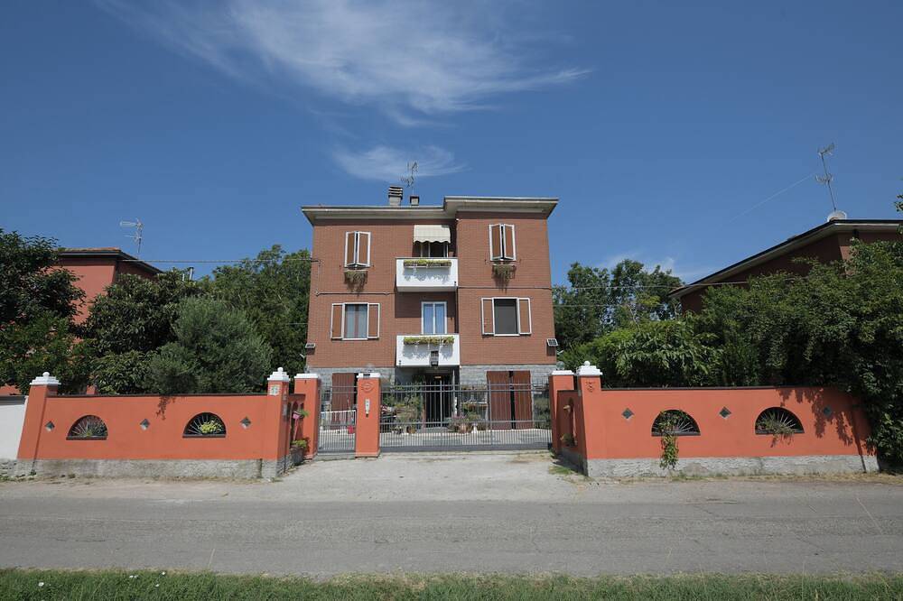 Firefly: Villa: A cozy retreat surrounded by nature, just 10 minutes from downtown Modena. in Modena, Modena Provinz