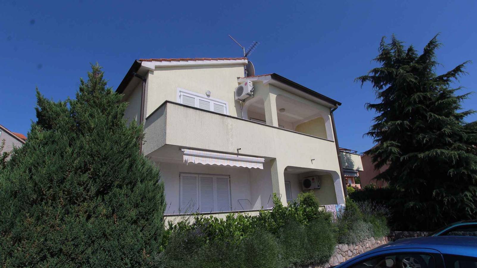 Bungalow mit Klimaanlage und Terrasse  in Malinska, Krk